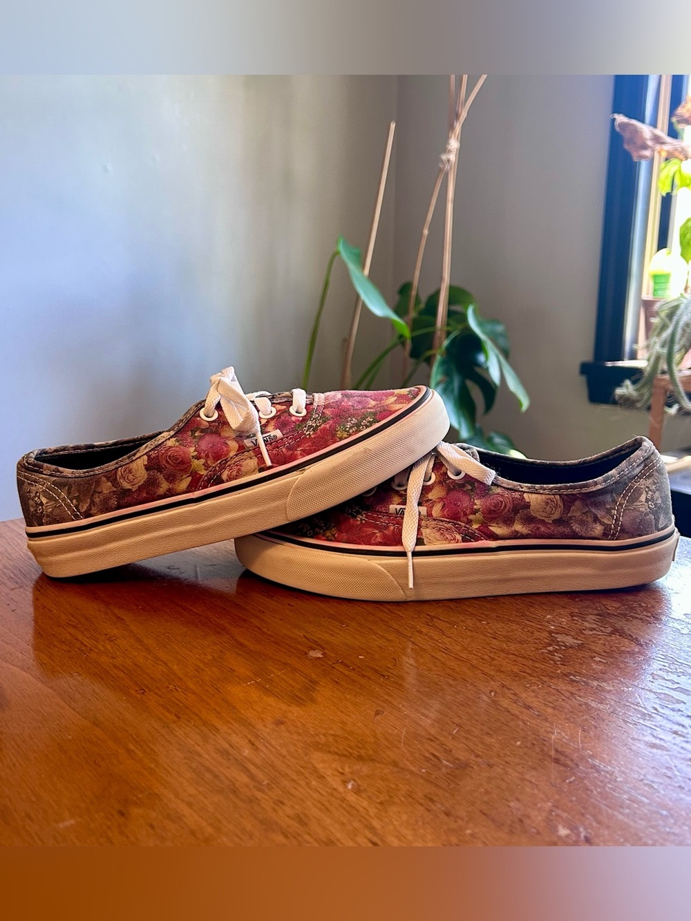 Vans Classic Rose Floral Flowers Lace Up Low Top Sneakers Women’s 7.5/Men’s 6